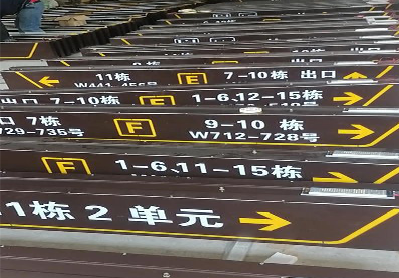 兰坪广告标识中，常见的几种安装方式。