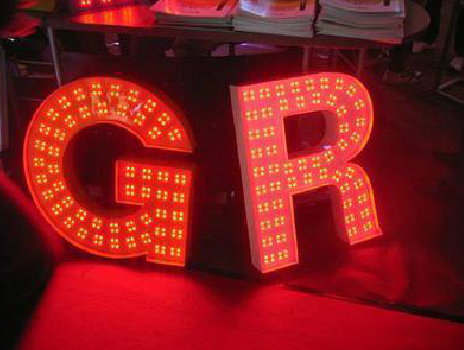 兰坪LED发光字常见的安装误区。